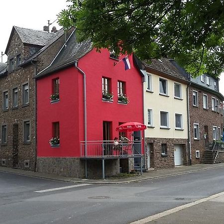 Vakantiehuis "Het Rode Huis" Treis-Karden Exterior photo